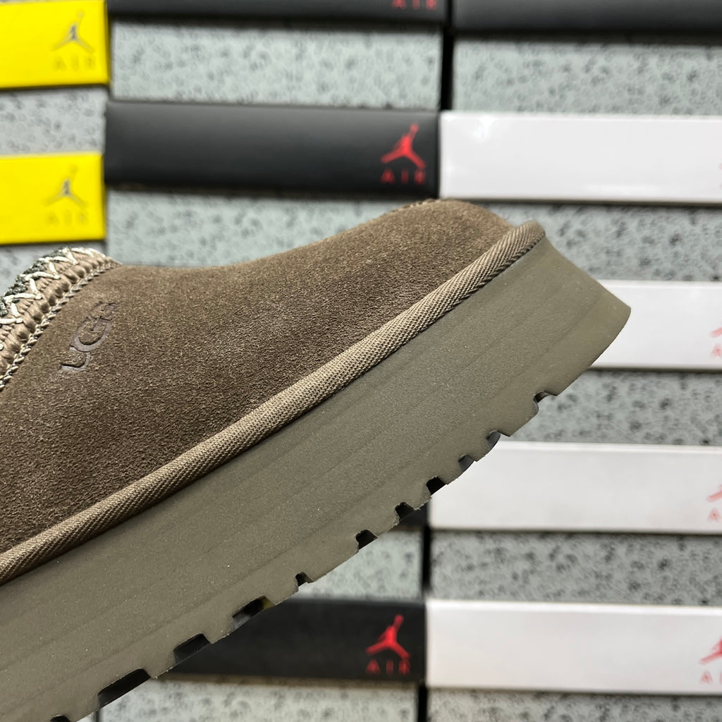 UGG Tazz II Platform Slipper – Olive