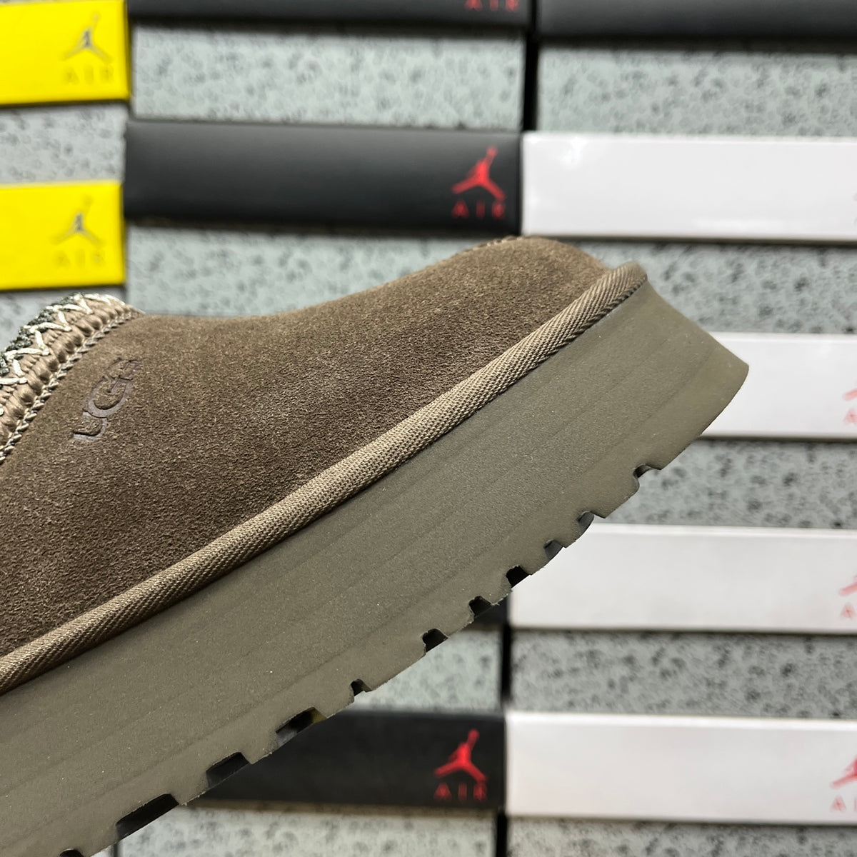 UGG Tazz II Platform Slipper – Olive