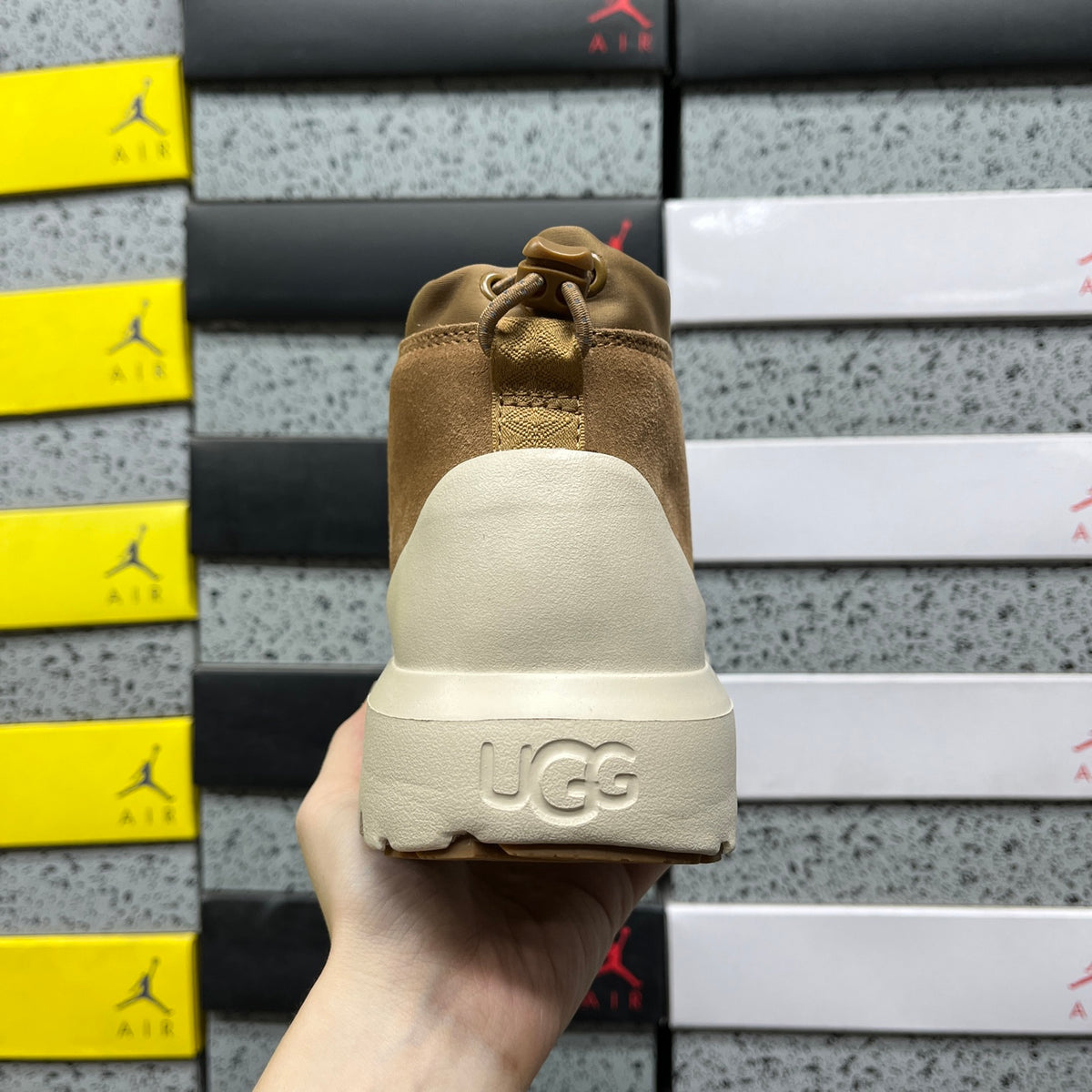 UGG Neumel Lace-Up Boot – Chestnut/Cream