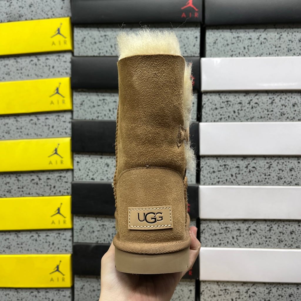 UGG Classic Short II Boot – Chestnut