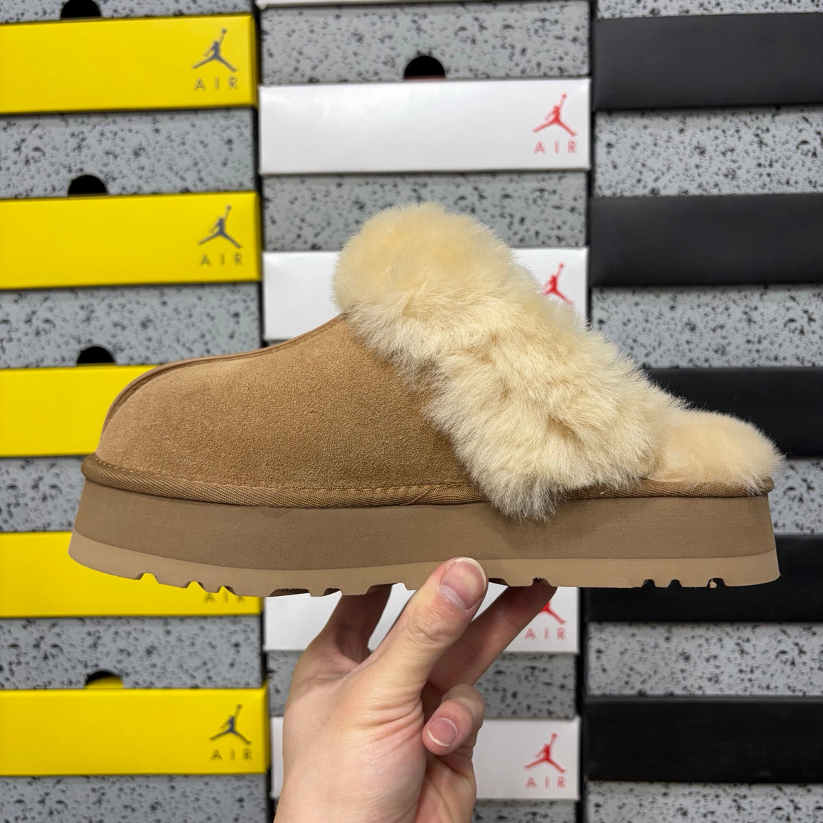 UGG Fluffy Platform Slide – Chestnut