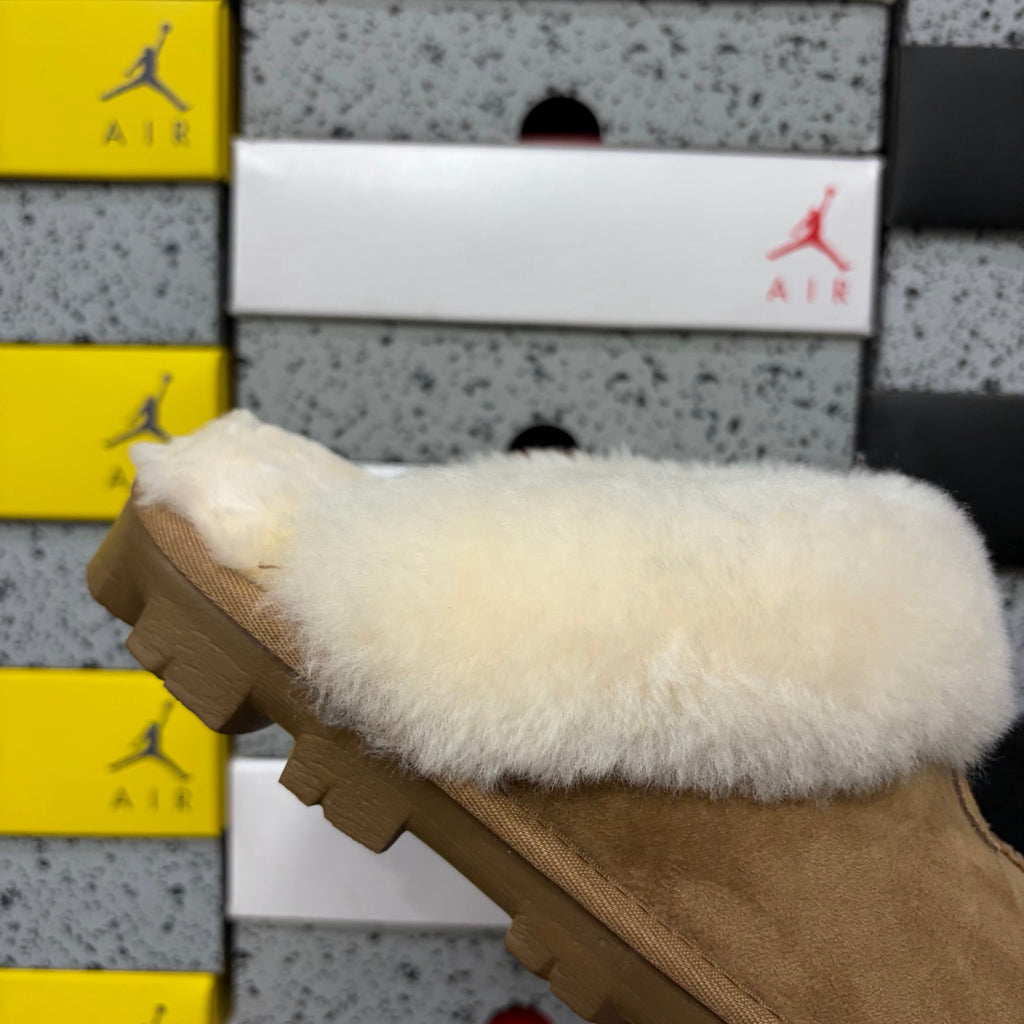 UGG Scuffette Slipper – Chestnut & Cream