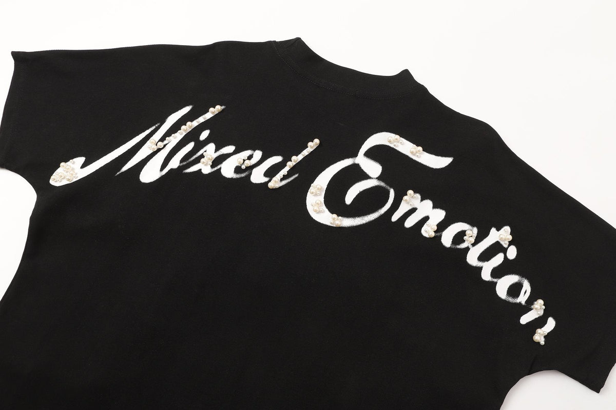 MIXED EMOTION Pearl Script Graphic T-Shirt
