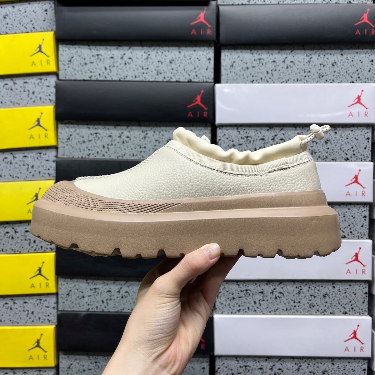UGG Tasman Platform Mule – Cream Leather