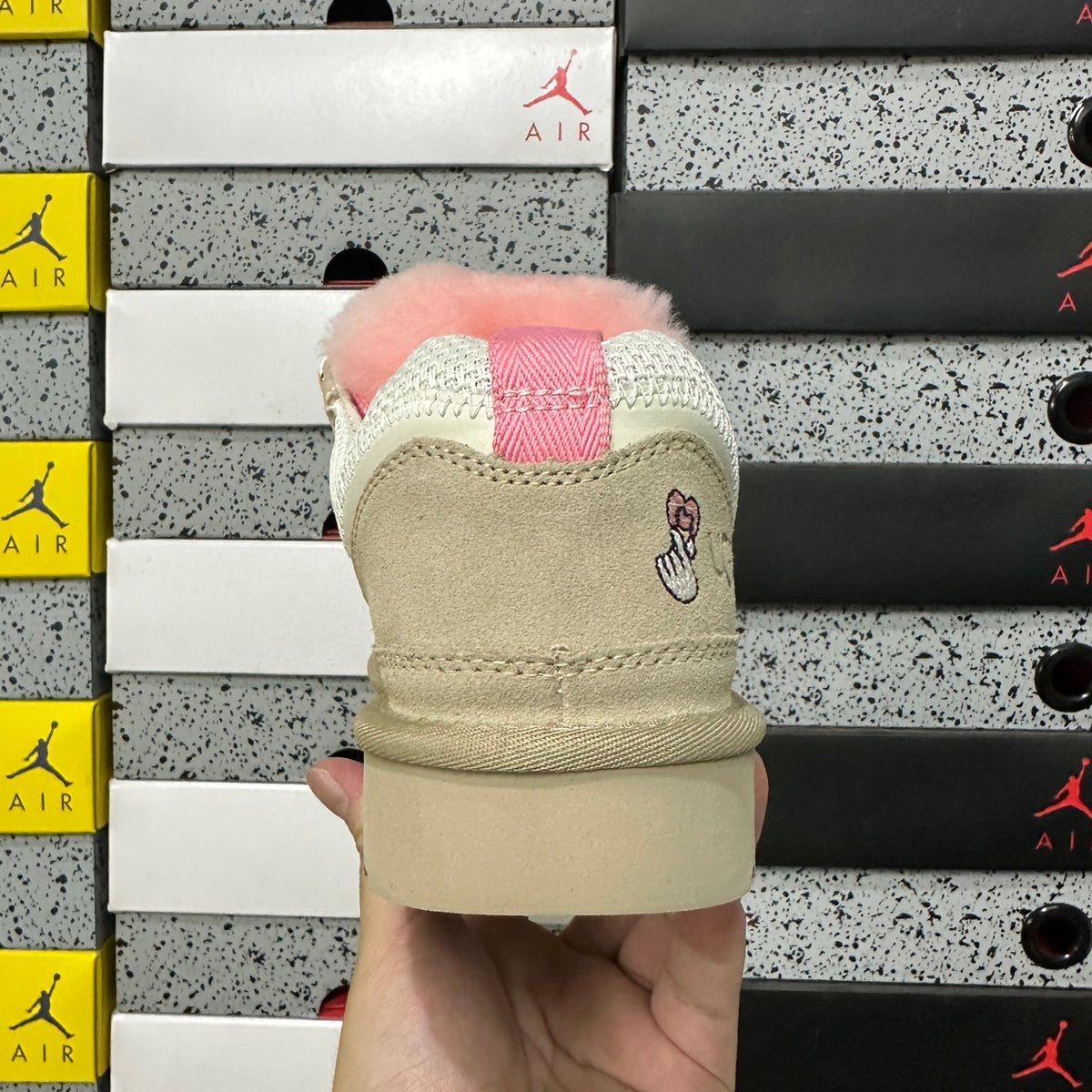 UGG Lowmel Sneaker – Sand & Pink