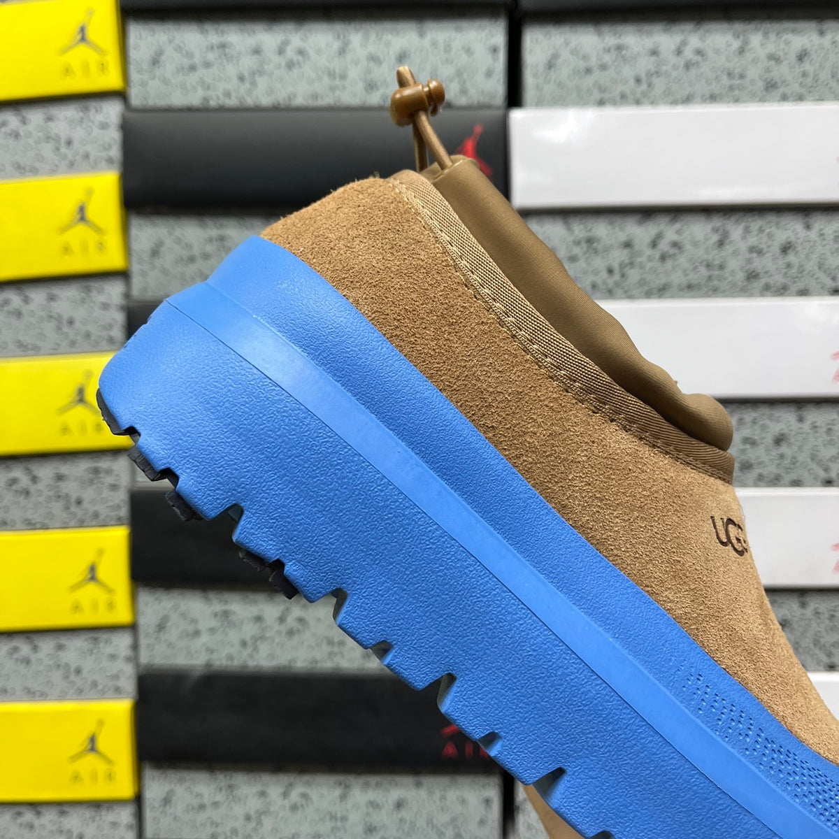 UGG Tasman Platform Mule – Camel & Blue
