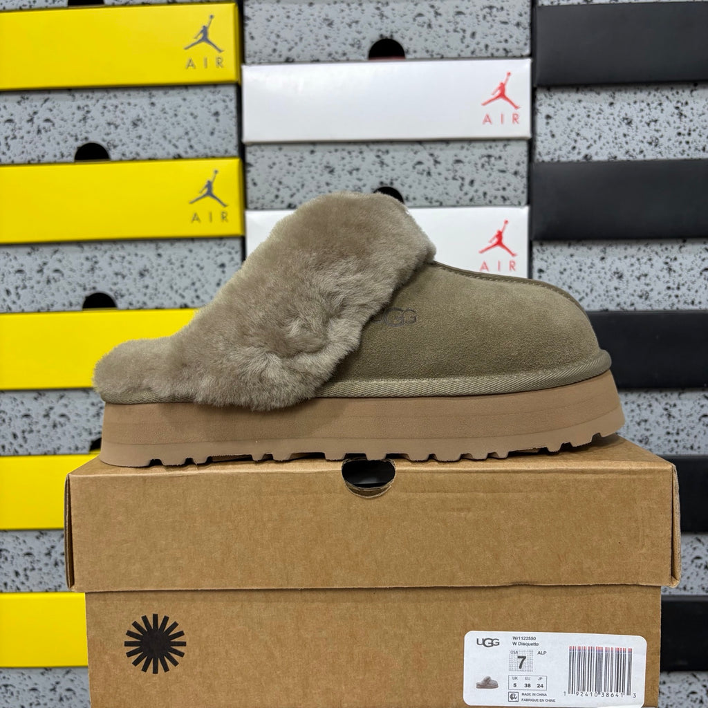 UGG Fluffy Platform Slide – Antelope Brown