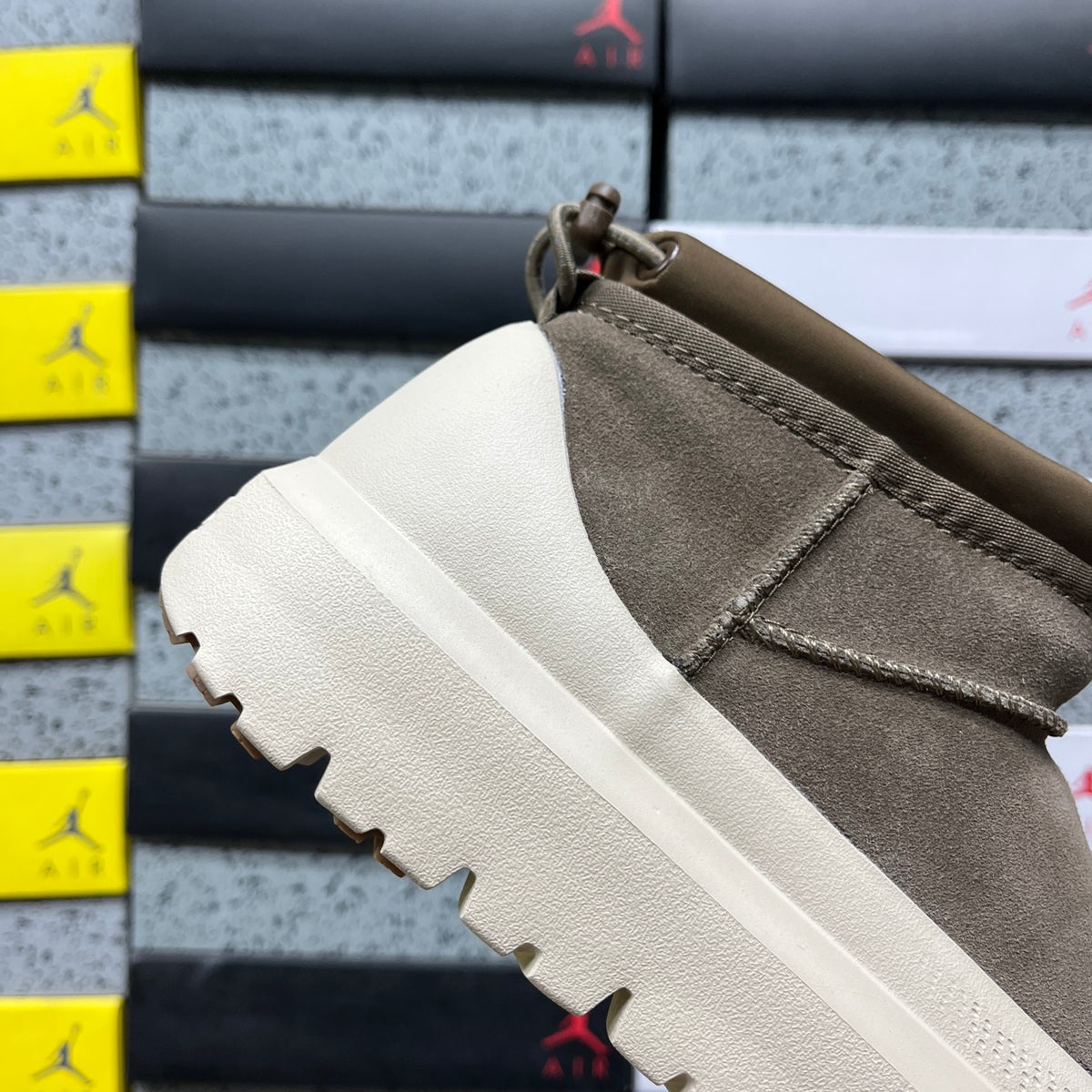 UGG Tasman Weather Hybrid – Olive/Cream