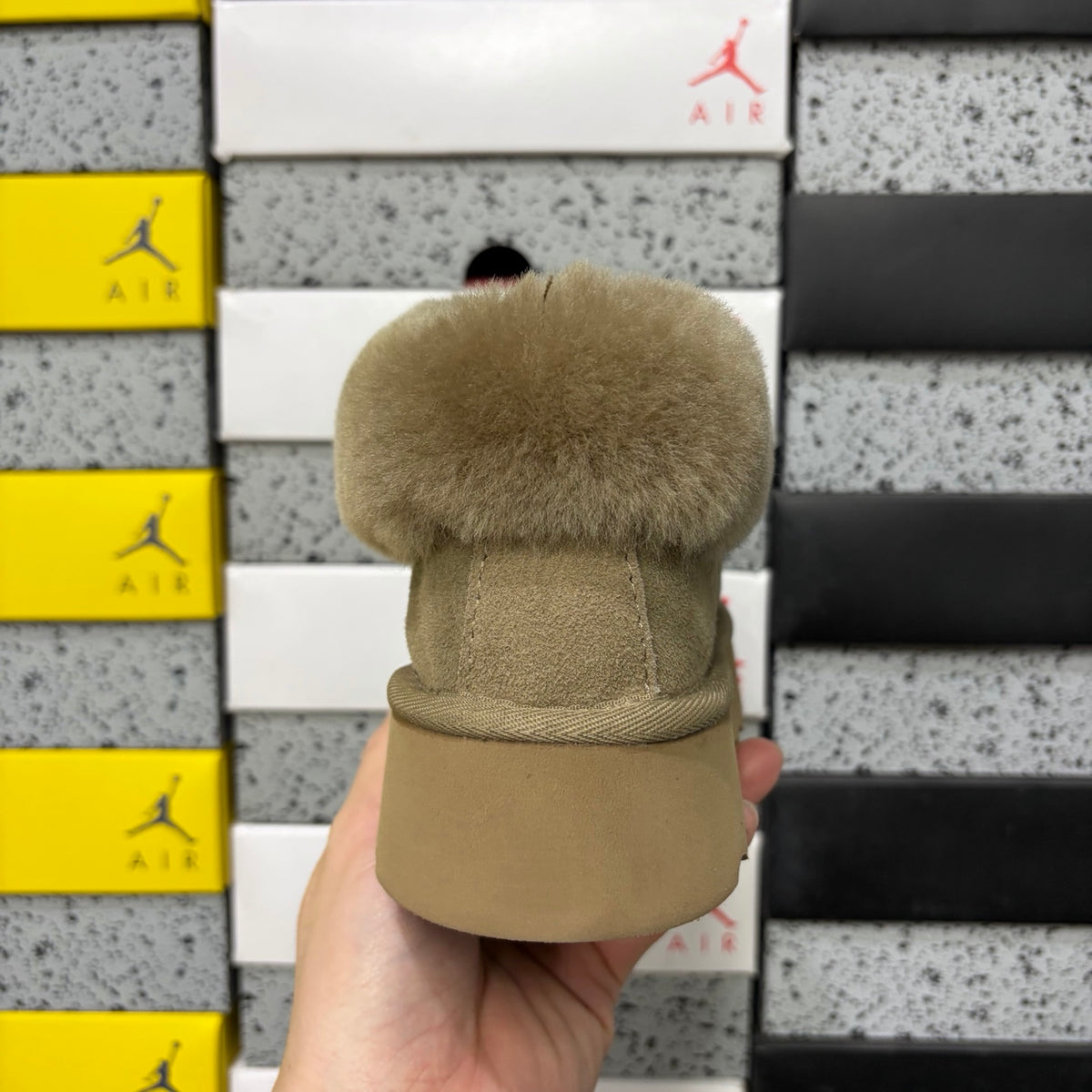 UGG Tazz Platform Slipper – Sand Fawn
