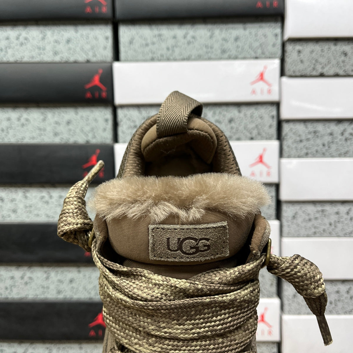 UGG Lowmel Lace-Up Sneaker – Smoky Brown