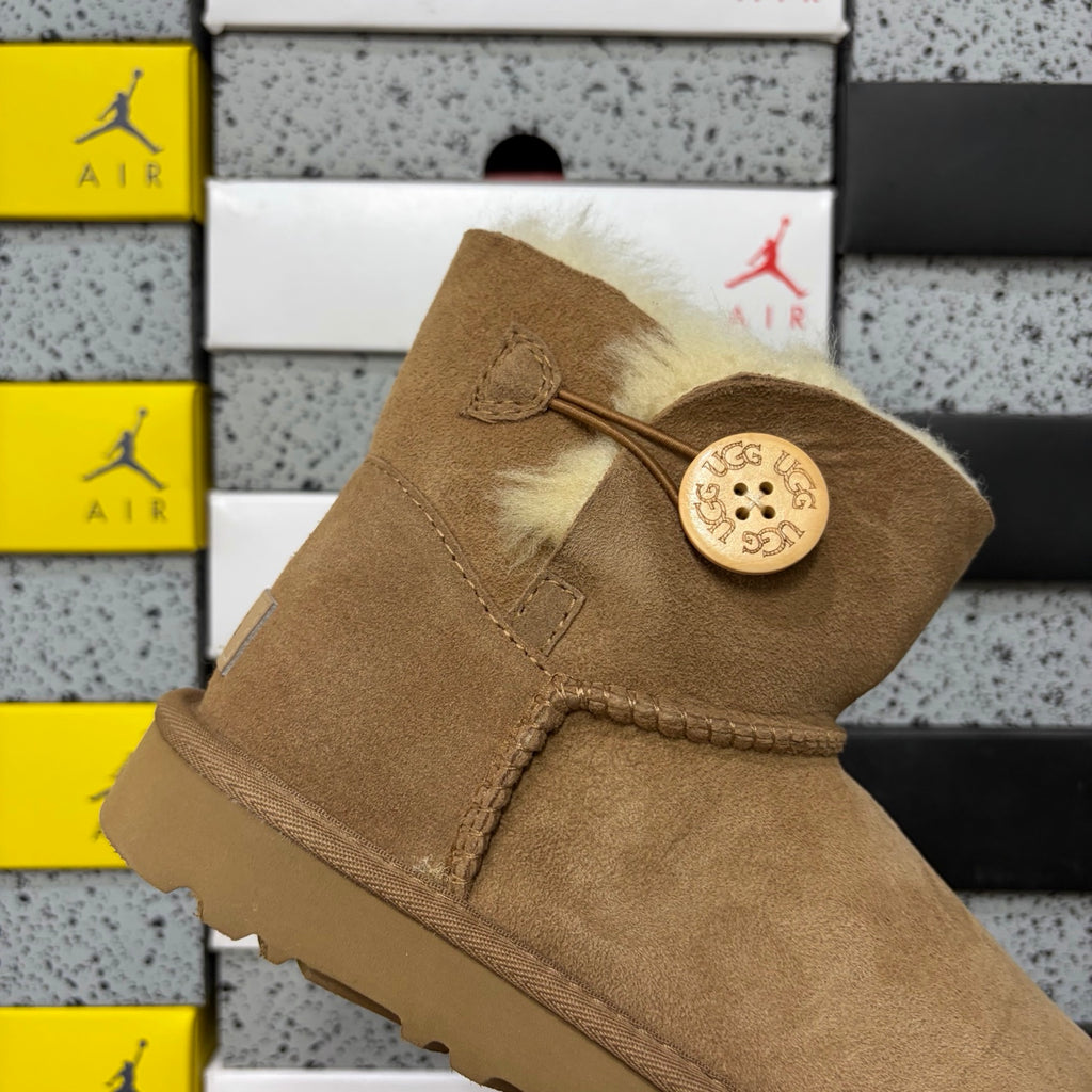 UGG Bailey Button Mid Boot – Chestnut