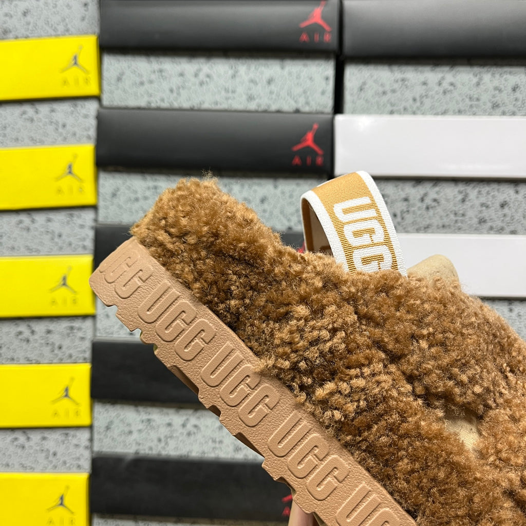 UGG Maxi Curly Slide – Chestnut