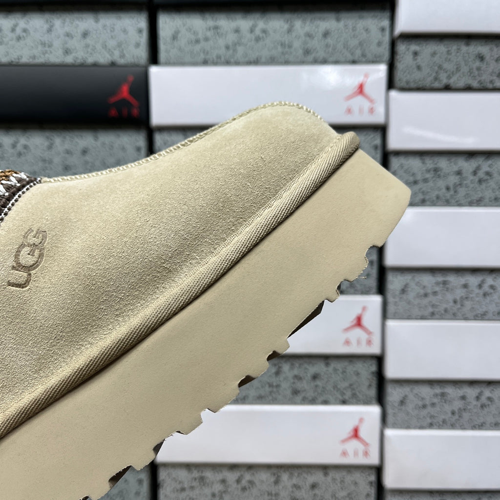UGG Goldenstar Platform Slipper – Natural