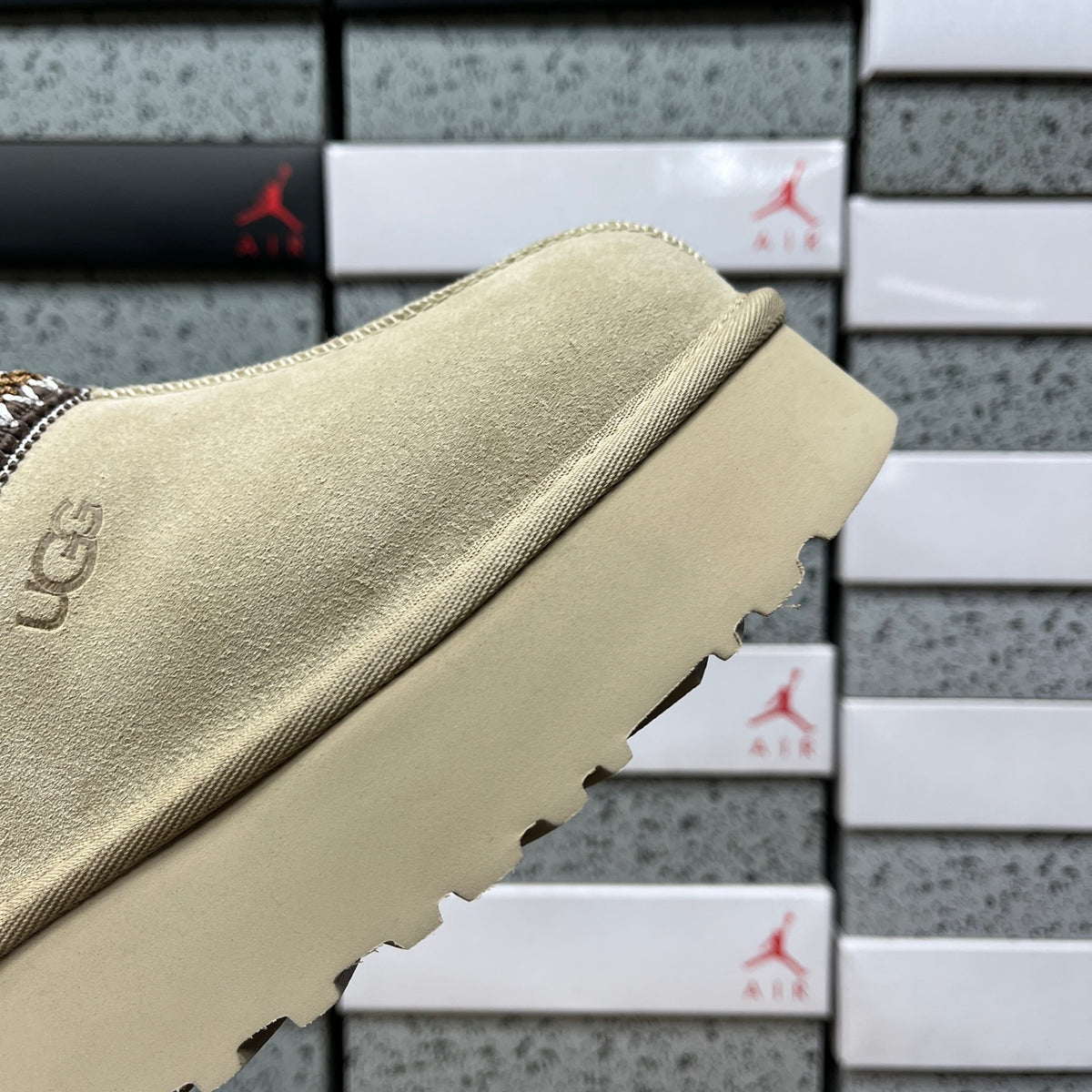 UGG Goldenstar Platform Slipper – Natural