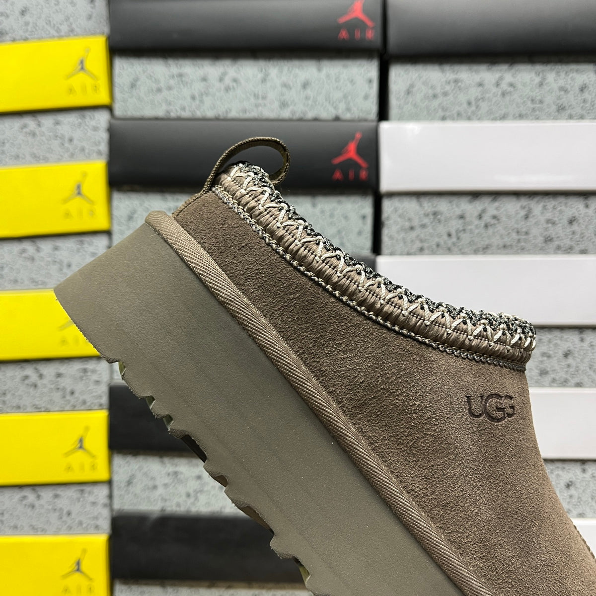 UGG Tazz II Platform Slipper – Olive