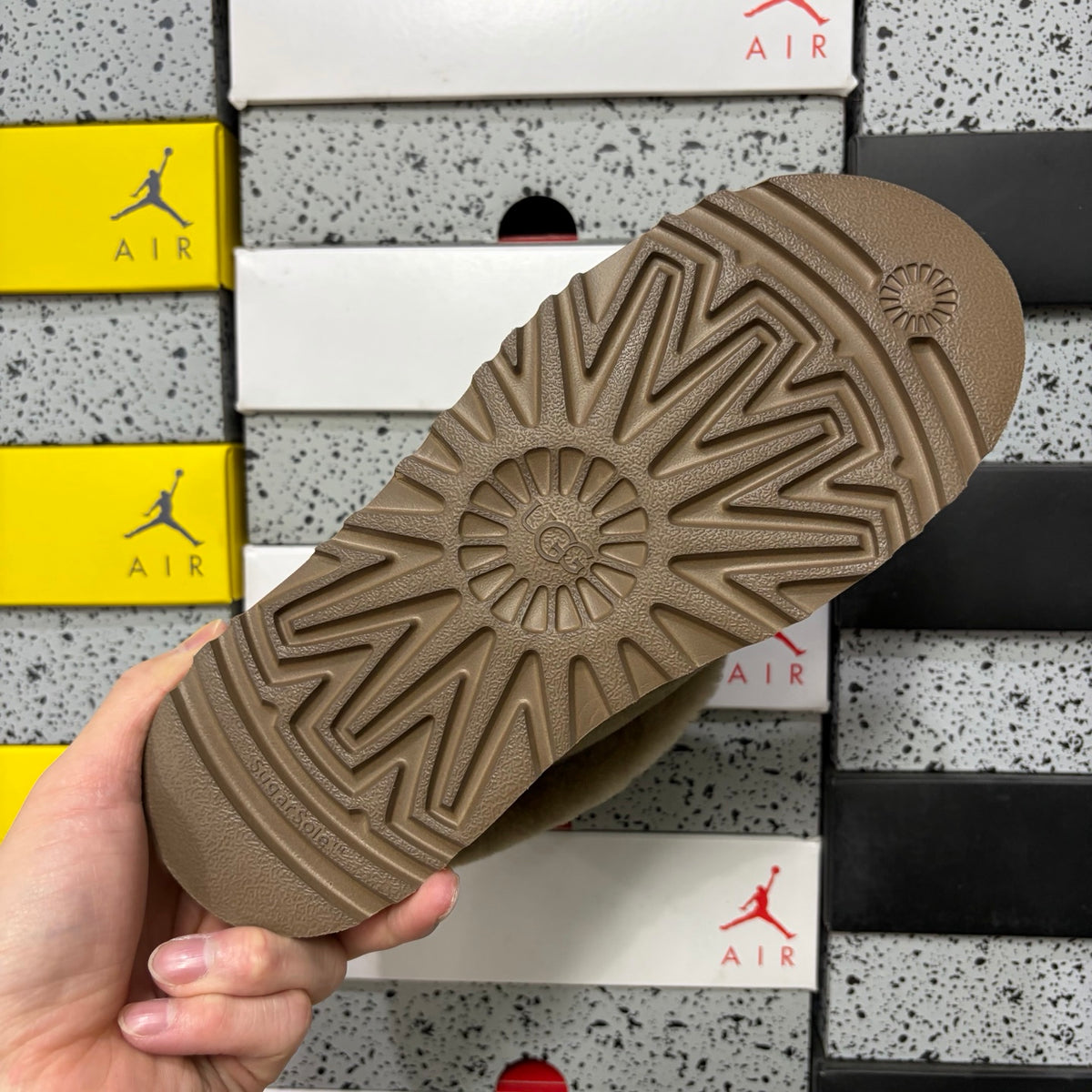 UGG Tazz Platform Slipper – Sand Fawn
