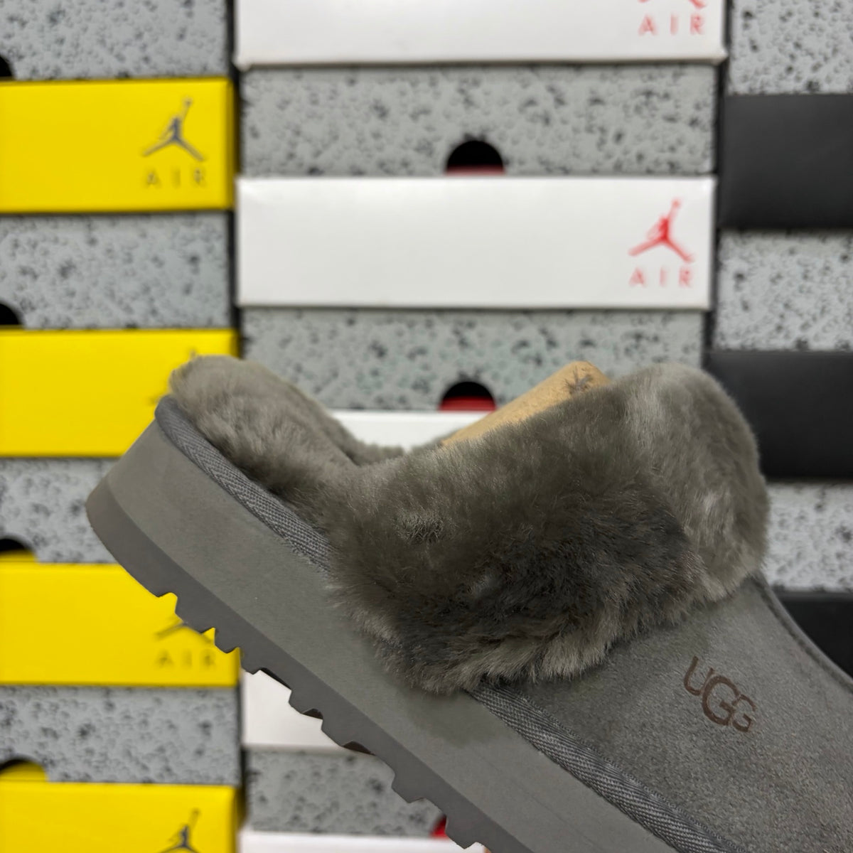 UGG Fluffy Platform Slide – Grey