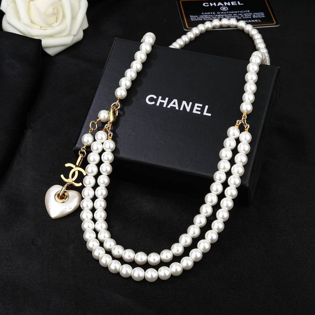 CHANEL 25S CHAIN BELT IN WHITE PEARL 614404