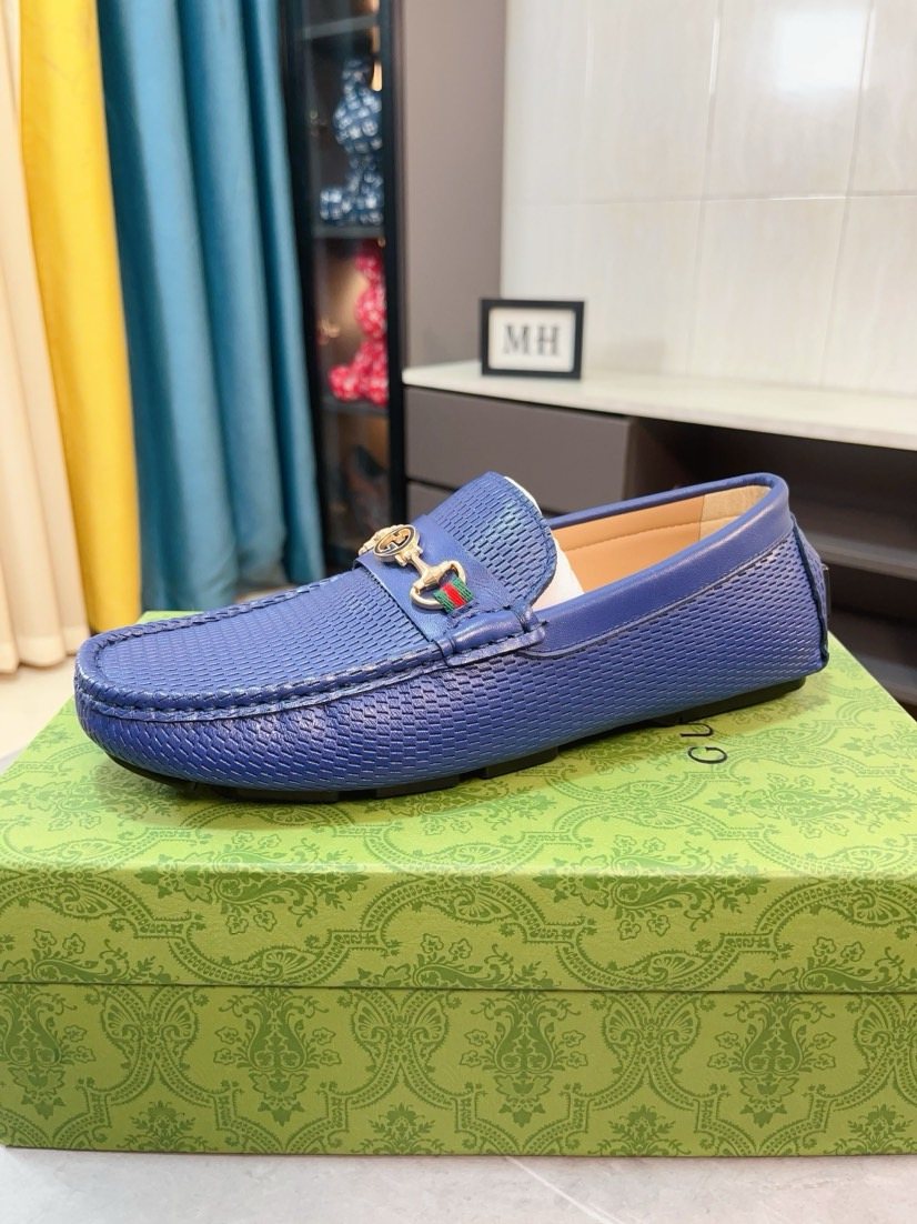 Gucci Men's Blue Textured Hardware Loafers
