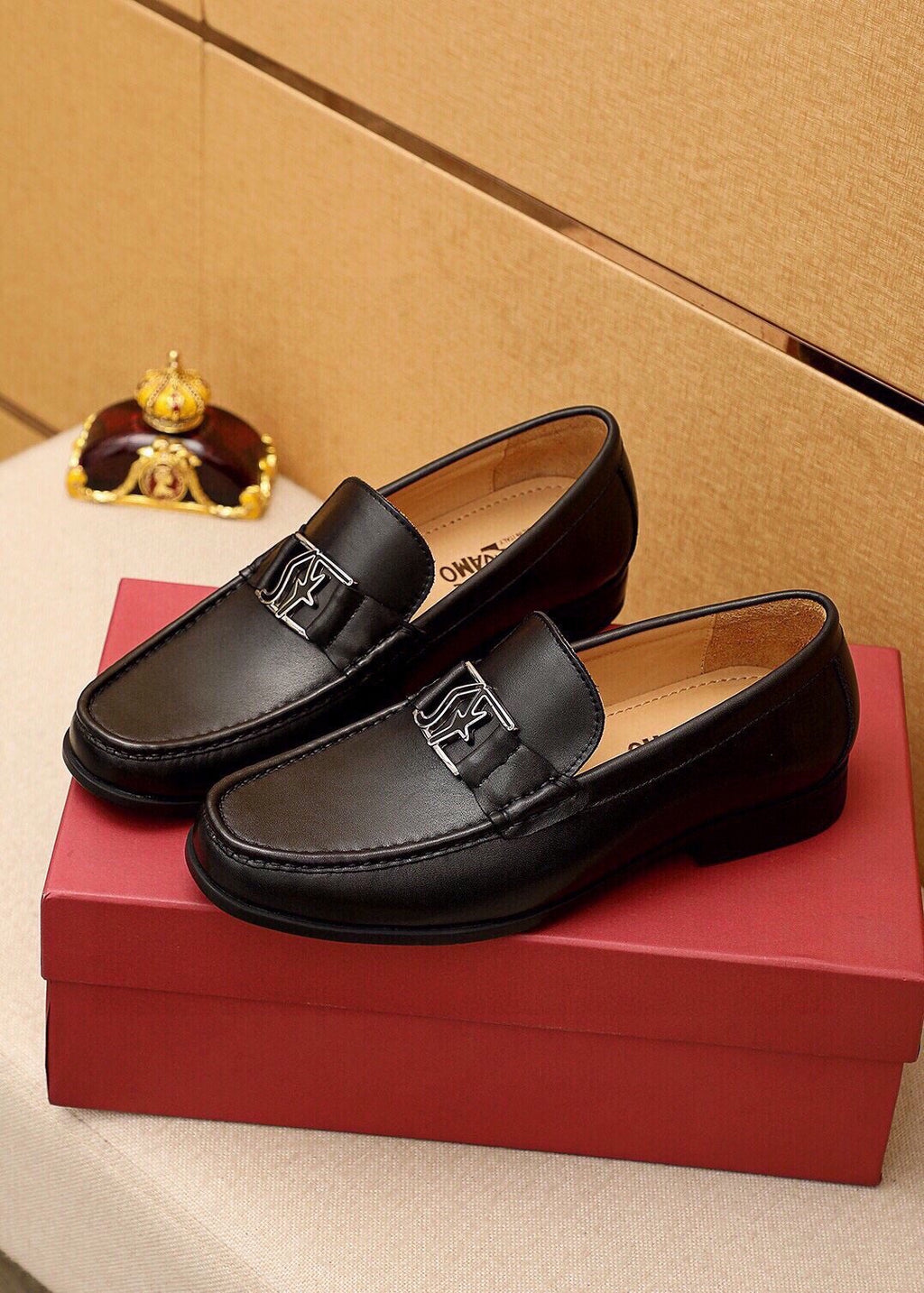 Ferragamo Black Metal Hardware Loafers