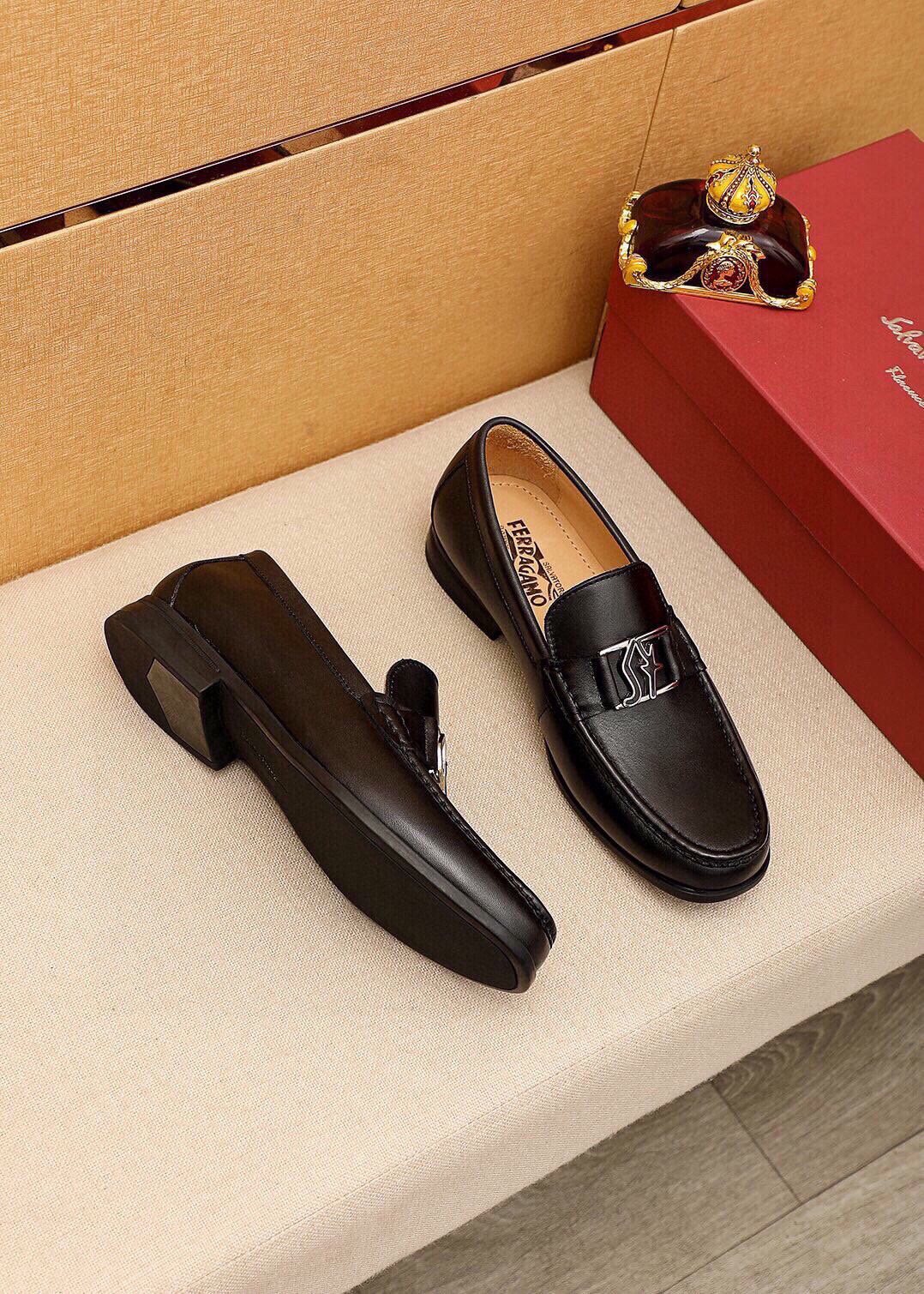 Ferragamo Black Metal Hardware Loafers