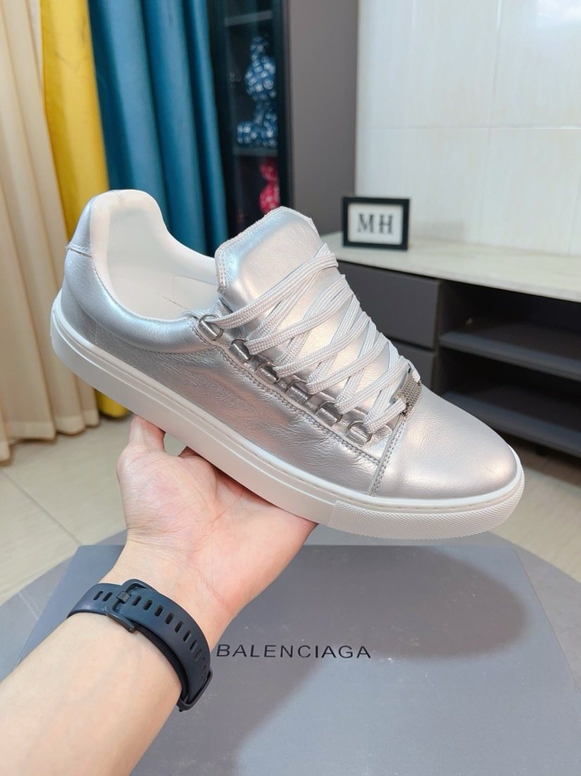 Balenciaga Textured Lace-Up Low-Top Sneakers