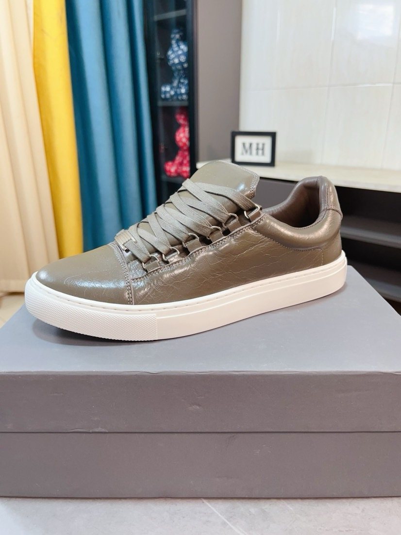 Balenciaga Textured Lace-Up Low-Top Sneakers