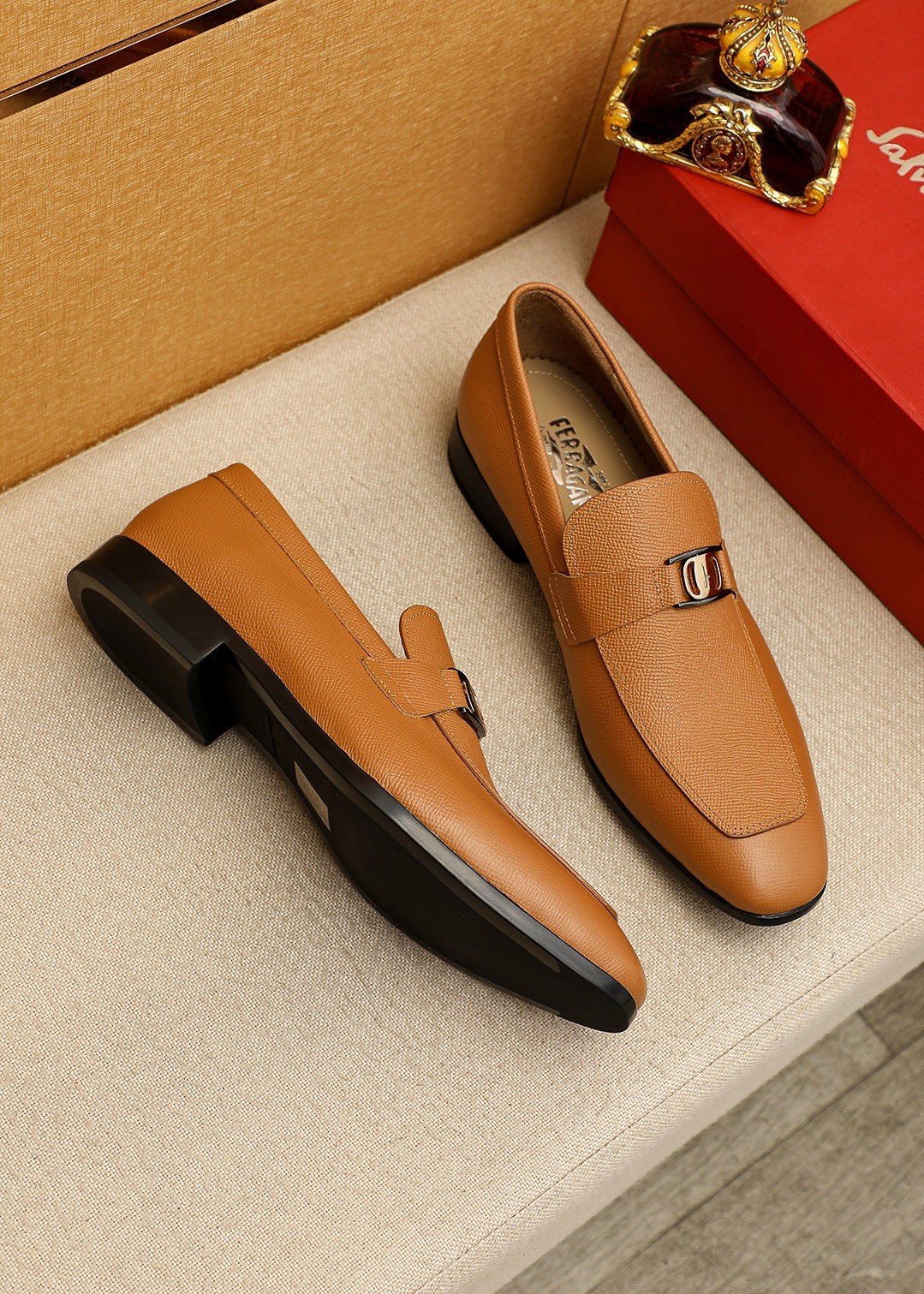 Ferragamo Men's Textured Buckle Loafers